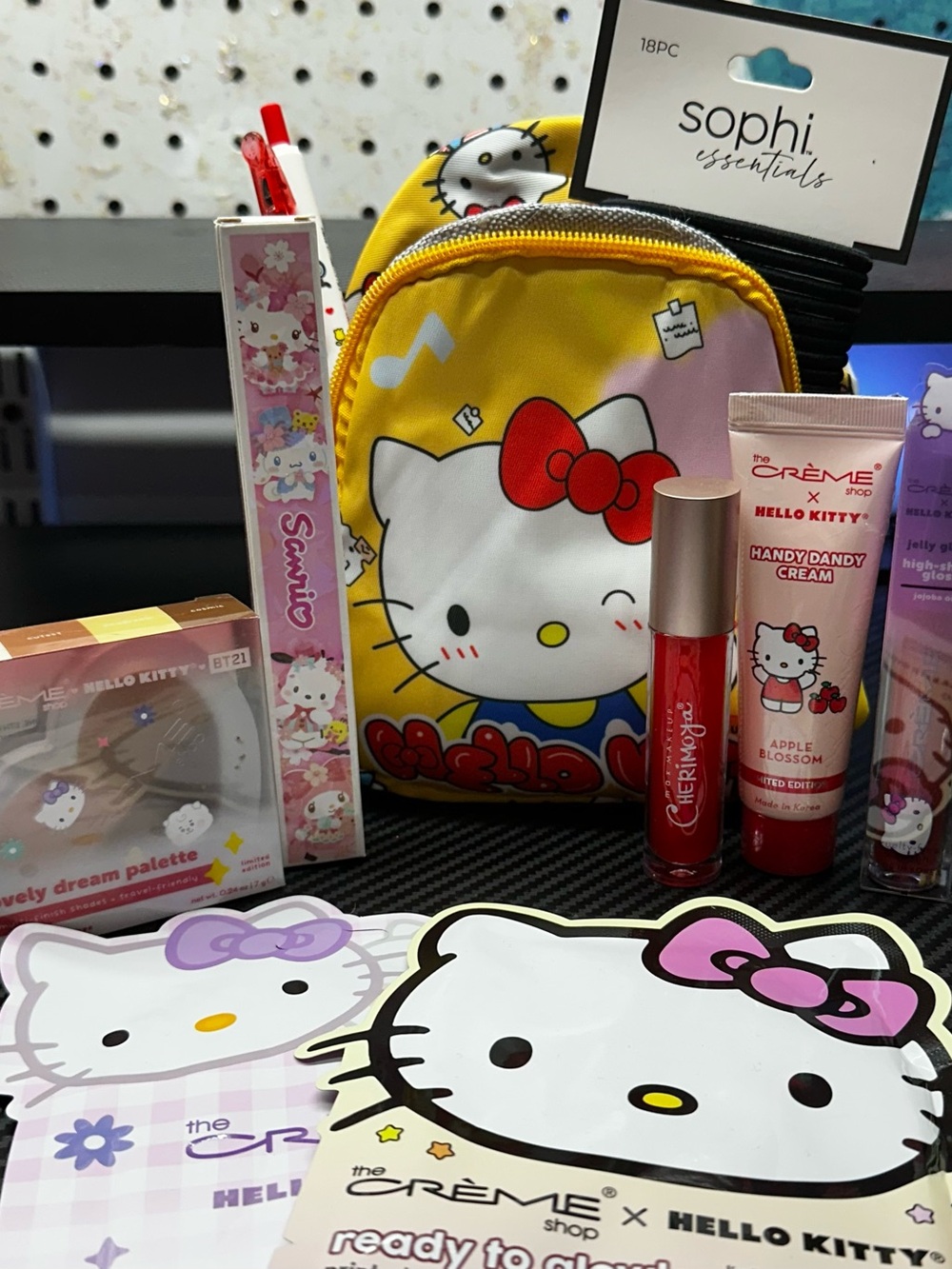 Hello Kitty Women’s Skincare Mask — Yellow